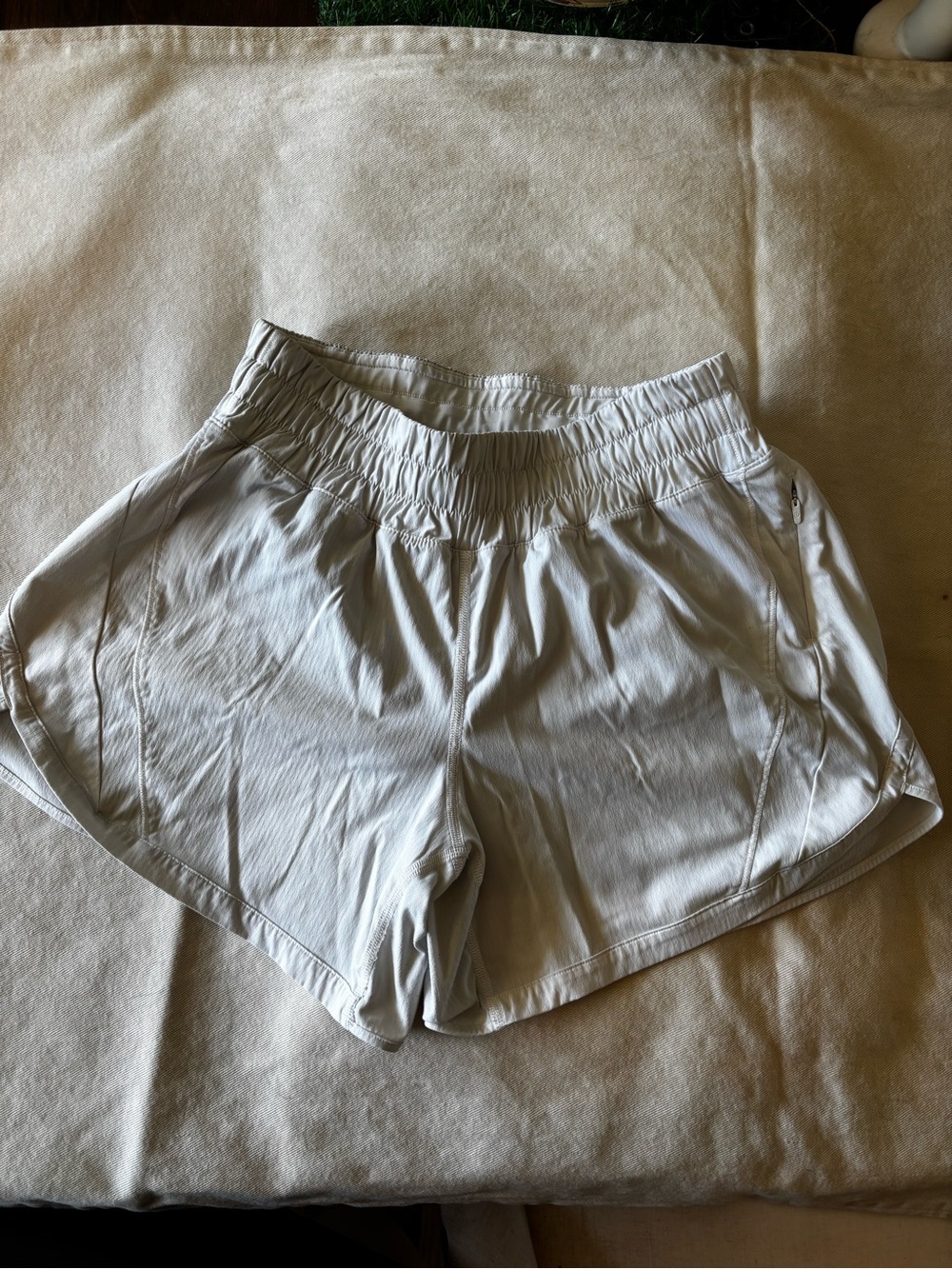 lululemon athletica white women's athletic shorts - Picture 2 of 4